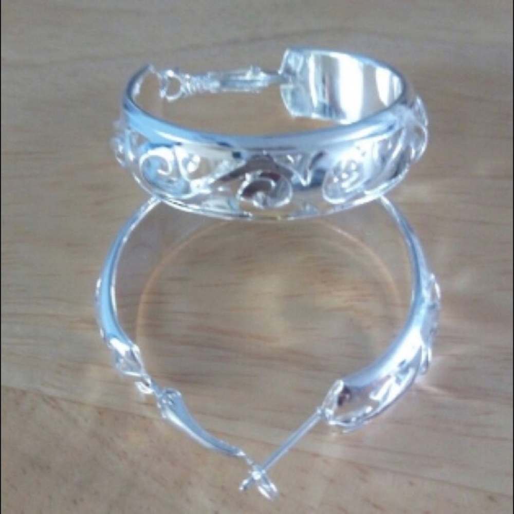 ✨ Silver Dangle Hoops✨ - Picture 5 of 6